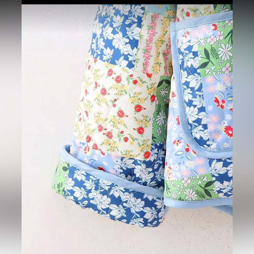 Double-Pocketed Floral patchwork
Jacket With Shaw… - image 8